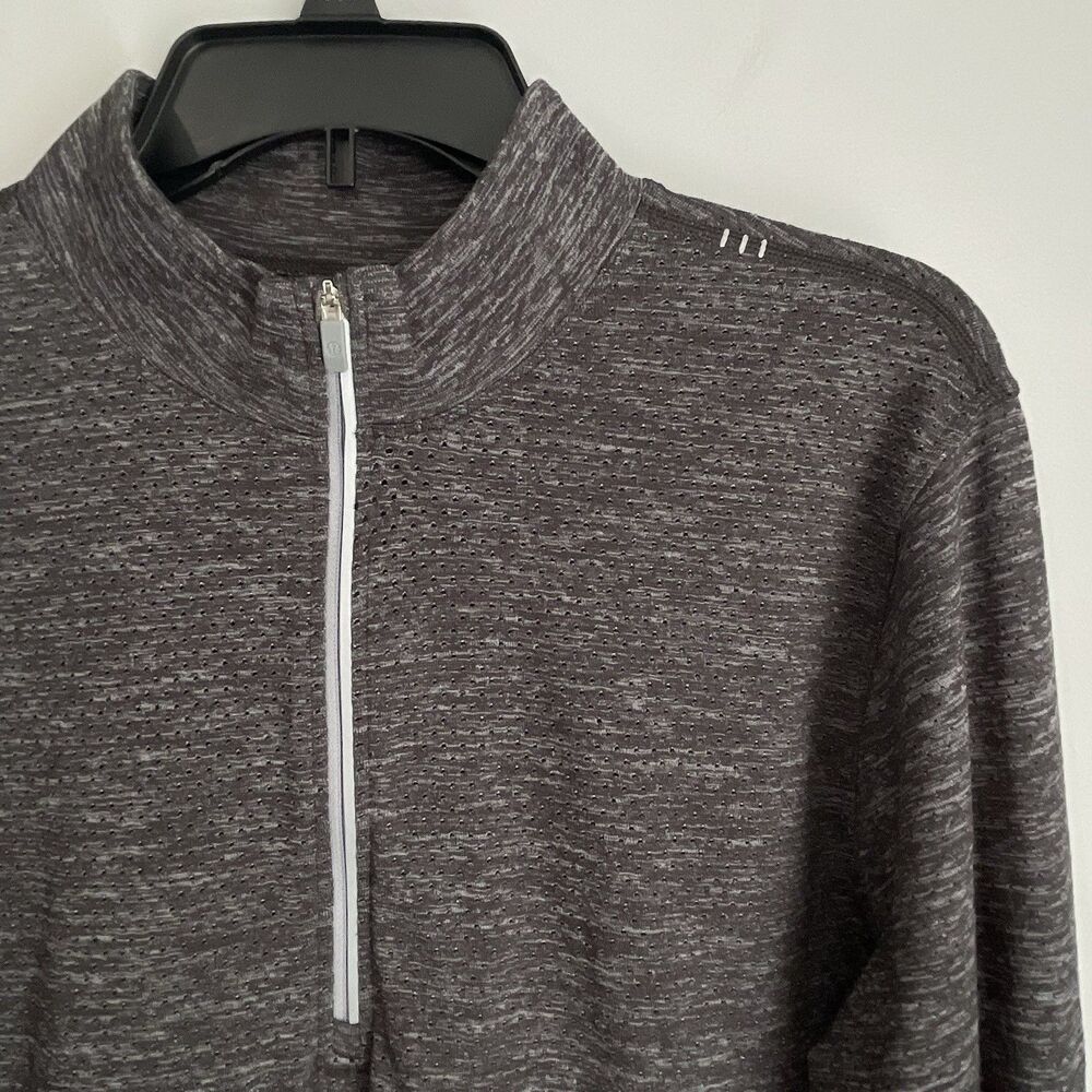 Lululemon Vented Quarter Zip Men's Size M Gray Pullover Long Sleeve Golf Gym